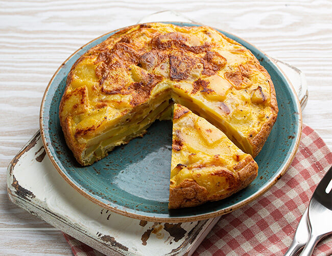 Receta especial para esta temporada: Tortilla de patatas con cebolla en 9 pasos