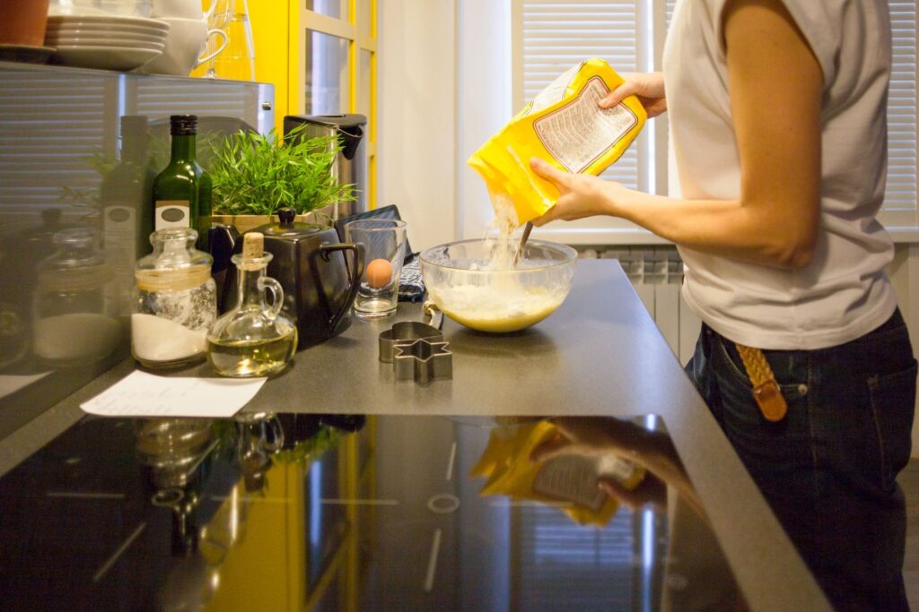 Cómo arreglar una vitrocerámica rayada por una sartén