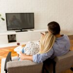 A qué distancia colocar tu televisor según sus pulgadas