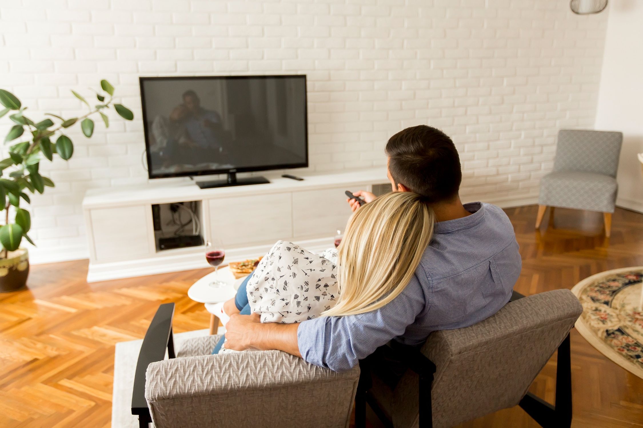 A qué distancia colocar tu televisor según sus pulgadas