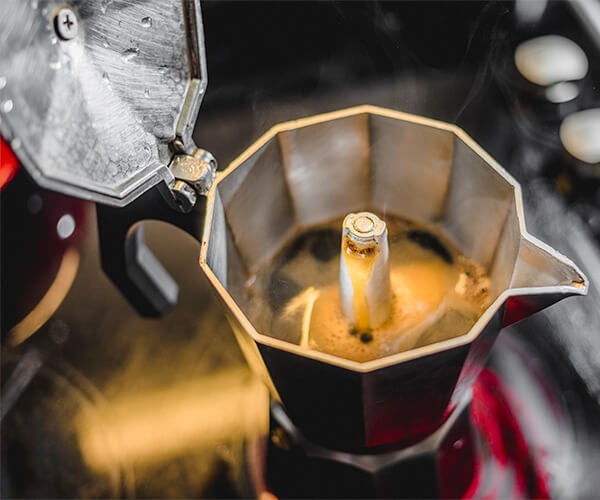 ¿Cómo hacer el mejor café en cafetera italiana?